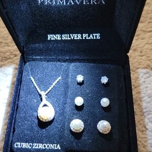 Silver and Pearl Jewelry Set
